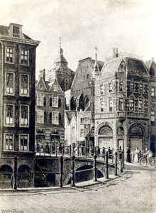 35244 Gezicht op de Choorstraat te Utrecht vanaf de Lichte Gaard, uit het oosten, met op de voorgrond de Maartensbrug ...